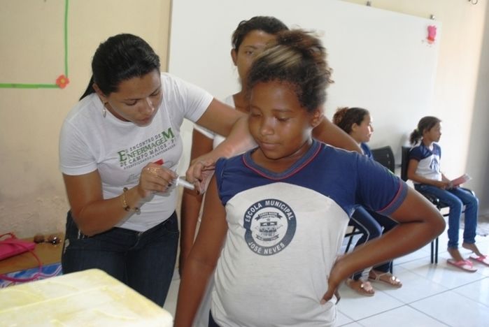 Adolescentes são vacinadas nas escolas de Campo Maior contra o HPV - Imagem 2