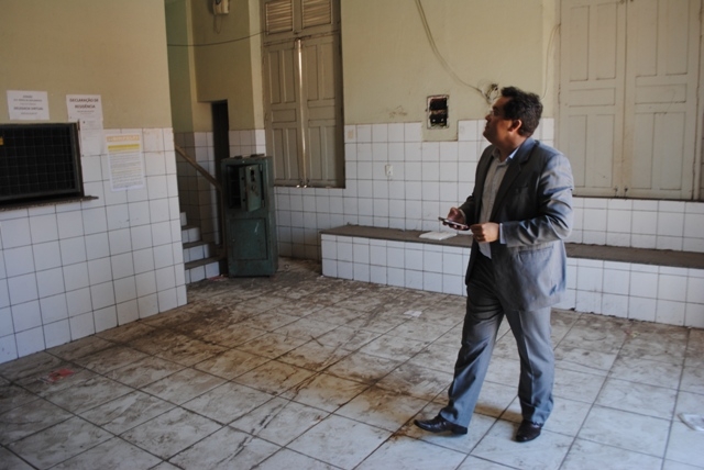 Ministério Público vistoria local por onde presos tentaram fugir - Imagem 1