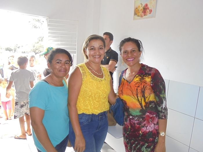 Prefeito R. Ferreira  Inaugura obras na zona rural e na sede do município com a presença do Governador W. Dias  - Imagem 2