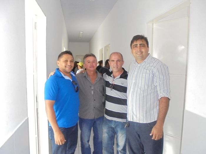 Prefeito R. Ferreira  Inaugura obras na zona rural e na sede do município com a presença do Governador W. Dias  - Imagem 3