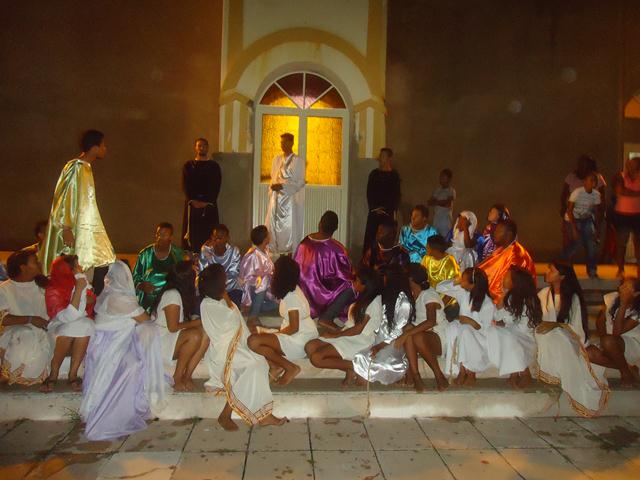 Grupo de Teatro Cutucamente Realiza o Espetáculo Paixão de Cristo - Imagem 127