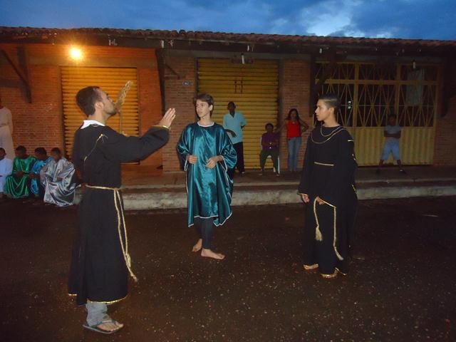 Grupo de Teatro Cutucamente Realiza o Espetáculo Paixão de Cristo - Imagem 18