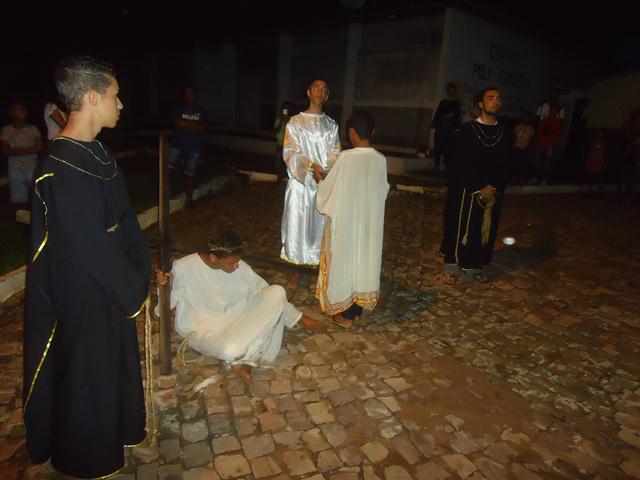 Grupo de Teatro Cutucamente Realiza o Espetáculo Paixão de Cristo - Imagem 64