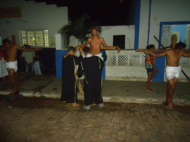 Grupo de Teatro Cutucamente Realiza o Espetáculo Paixão de Cristo - Imagem 101