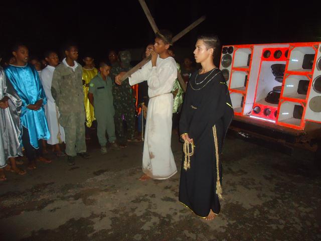 Grupo de Teatro Cutucamente Realiza o Espetáculo Paixão de Cristo - Imagem 83