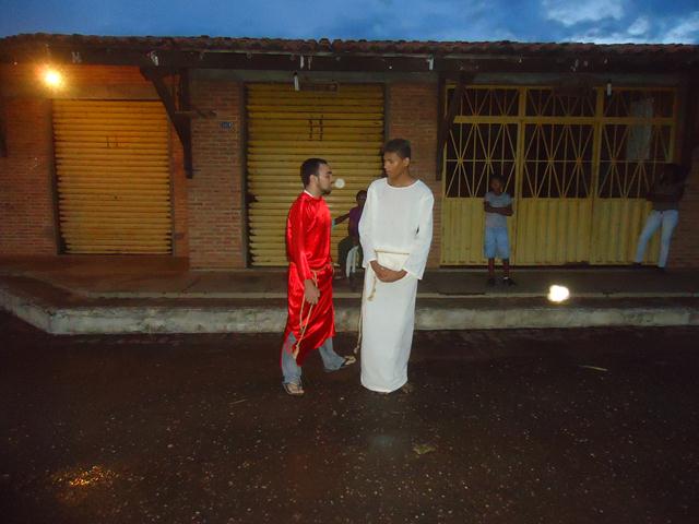 Grupo de Teatro Cutucamente Realiza o Espetáculo Paixão de Cristo - Imagem 3