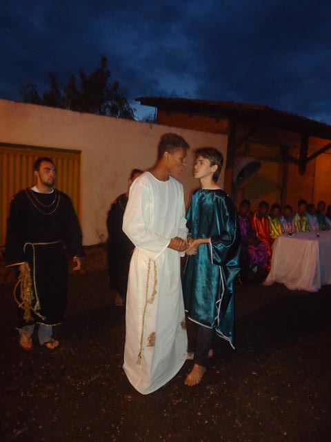 Grupo de Teatro Cutucamente Realiza o Espetáculo Paixão de Cristo - Imagem 37