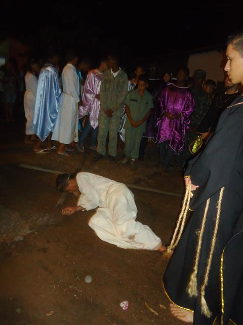 Grupo de Teatro Cutucamente Realiza o Espetáculo Paixão de Cristo - Imagem 79