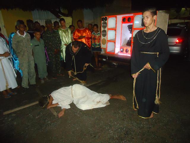 Grupo de Teatro Cutucamente Realiza o Espetáculo Paixão de Cristo - Imagem 89