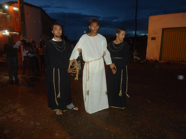 Grupo de Teatro Cutucamente Realiza o Espetáculo Paixão de Cristo - Imagem 40