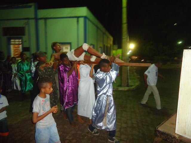 Grupo de Teatro Cutucamente Realiza o Espetáculo Paixão de Cristo - Imagem 110