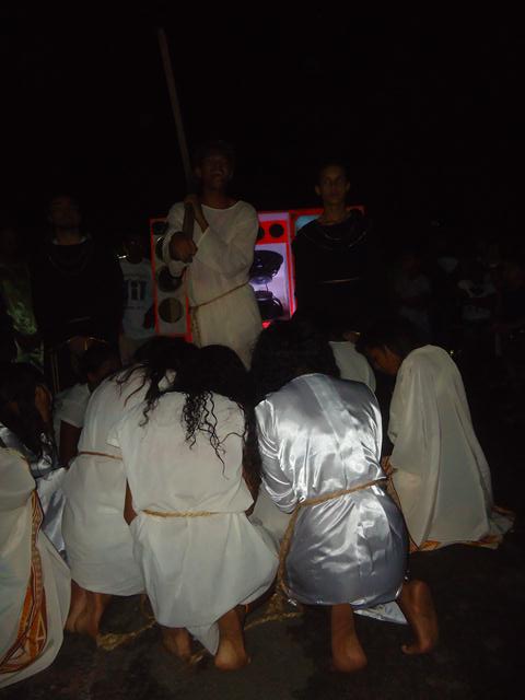 Grupo de Teatro Cutucamente Realiza o Espetáculo Paixão de Cristo - Imagem 87