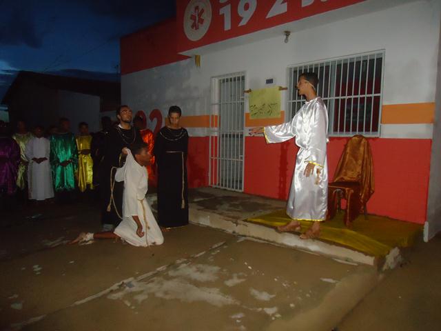 Grupo de Teatro Cutucamente Realiza o Espetáculo Paixão de Cristo - Imagem 44