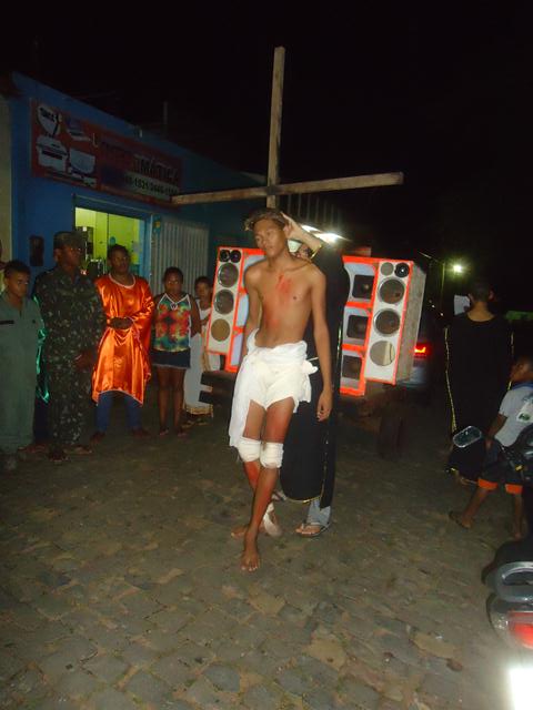 Grupo de Teatro Cutucamente Realiza o Espetáculo Paixão de Cristo - Imagem 96