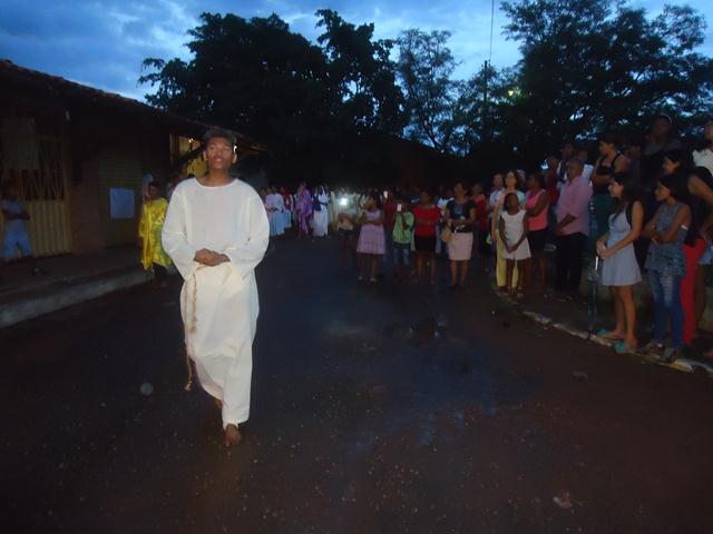 Grupo de Teatro Cutucamente Realiza o Espetáculo Paixão de Cristo - Imagem 11