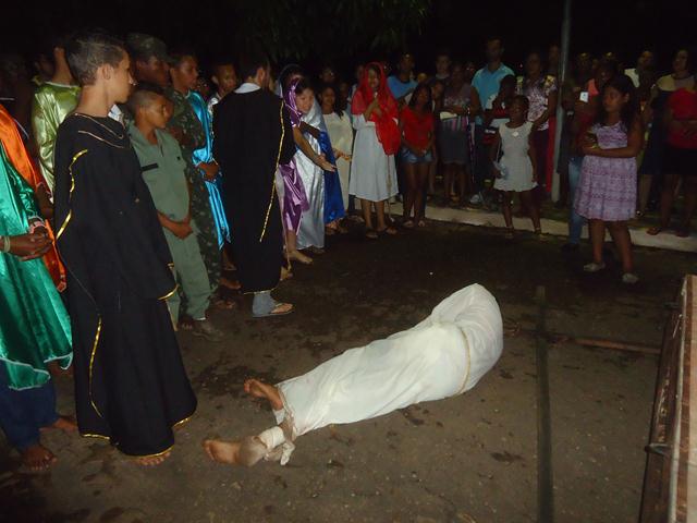 Grupo de Teatro Cutucamente Realiza o Espetáculo Paixão de Cristo - Imagem 67