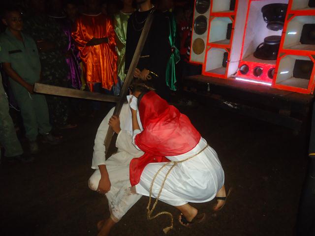 Grupo de Teatro Cutucamente Realiza o Espetáculo Paixão de Cristo - Imagem 76