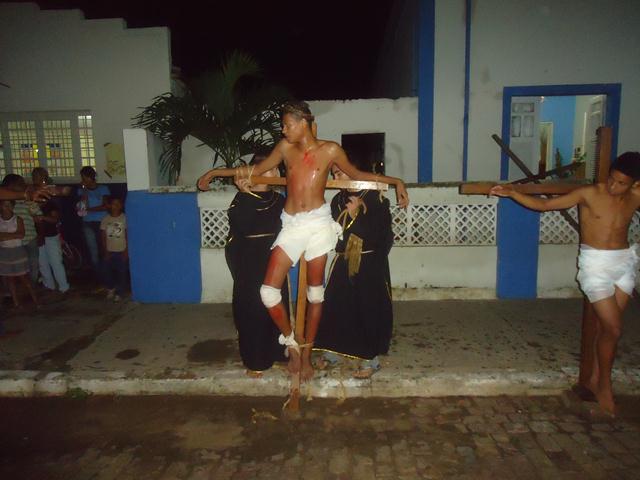 Grupo de Teatro Cutucamente Realiza o Espetáculo Paixão de Cristo - Imagem 107
