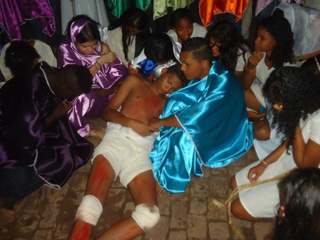 Grupo de Teatro Cutucamente Realiza o Espetáculo Paixão de Cristo - Imagem 118
