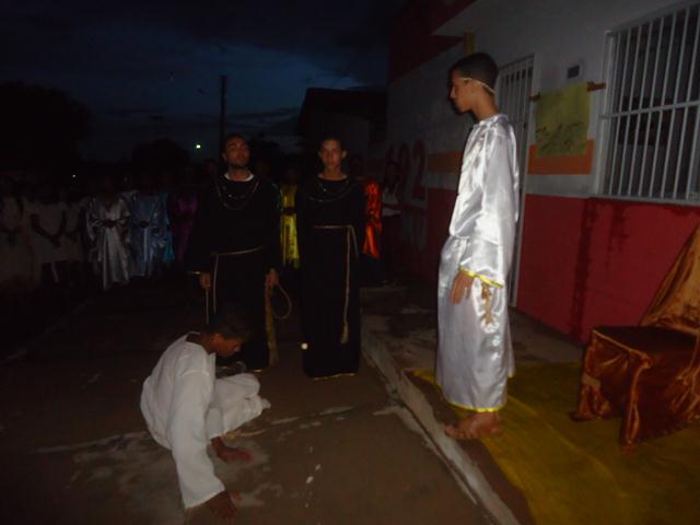 Grupo de Teatro Cutucamente Realiza o Espetáculo Paixão de Cristo - Imagem 48