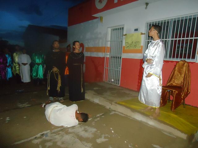 Grupo de Teatro Cutucamente Realiza o Espetáculo Paixão de Cristo - Imagem 42