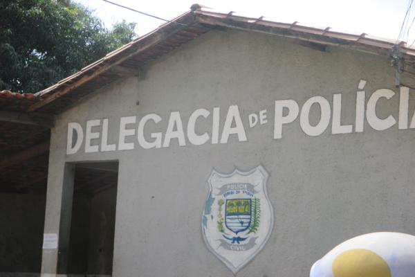 População protesta em frente à delegacia de Polícia em Amarante e ameaçam atear fogo ( Caso ‘Anão ) - Imagem 6