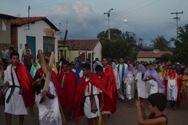 Via-crúcis leva multidão às ruas de Pimenteiras. Veja fotos  - Imagem 31