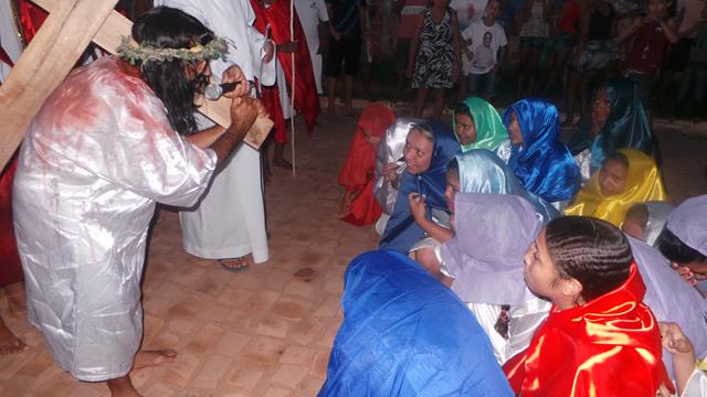 Via-crúcis leva multidão às ruas de Pimenteiras. Veja fotos  - Imagem 15