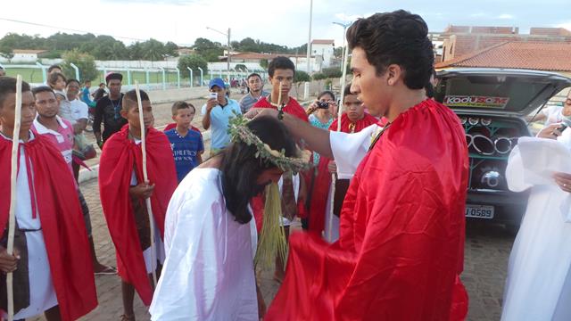 Via-crúcis leva multidão às ruas de Pimenteiras. Veja fotos  - Imagem 11