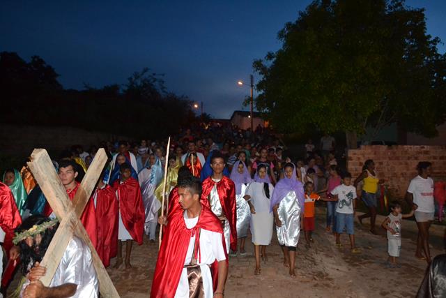 Via-crúcis leva multidão às ruas de Pimenteiras. Veja fotos  - Imagem 41