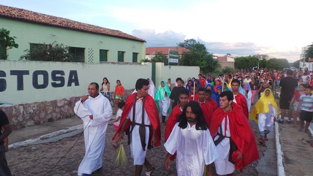 Via-crúcis leva multidão às ruas de Pimenteiras. Veja fotos  - Imagem 9