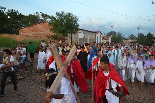 Via-crúcis leva multidão às ruas de Pimenteiras. Veja fotos  - Imagem 32