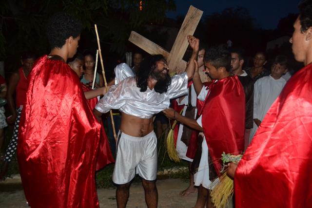 Via-crúcis leva multidão às ruas de Pimenteiras. Veja fotos  - Imagem 44