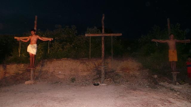 Via-crúcis leva multidão às ruas de Pimenteiras. Veja fotos  - Imagem 16