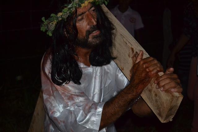 Via-crúcis leva multidão às ruas de Pimenteiras. Veja fotos  - Imagem 42