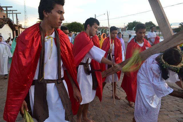 Via-crúcis leva multidão às ruas de Pimenteiras. Veja fotos  - Imagem 25