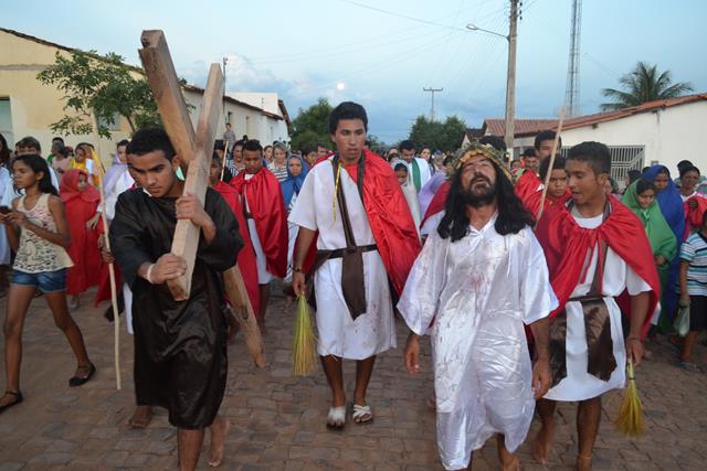 Via-crúcis leva multidão às ruas de Pimenteiras. Veja fotos  - Imagem 33