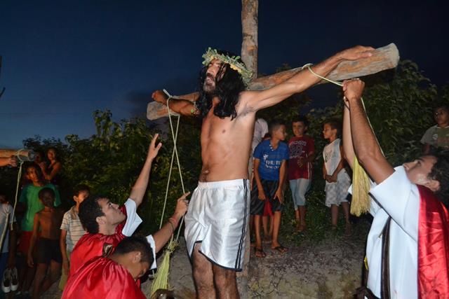 Via-crúcis leva multidão às ruas de Pimenteiras. Veja fotos  - Imagem 50
