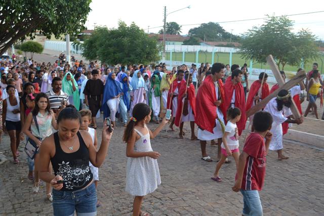 Via-crúcis leva multidão às ruas de Pimenteiras. Veja fotos  - Imagem 27