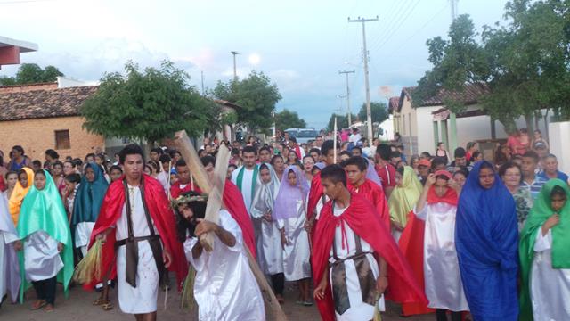 Via-crúcis leva multidão às ruas de Pimenteiras. Veja fotos  - Imagem 14
