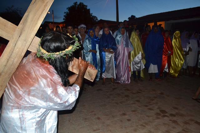 Via-crúcis leva multidão às ruas de Pimenteiras. Veja fotos  - Imagem 43