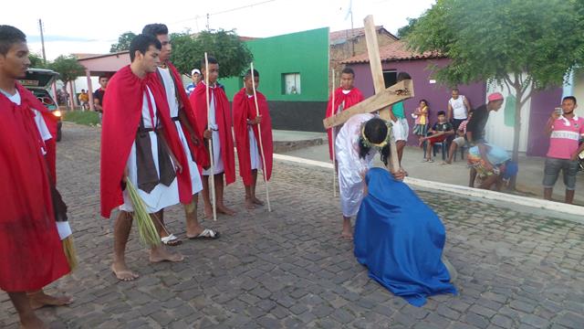 Via-crúcis leva multidão às ruas de Pimenteiras. Veja fotos  - Imagem 13