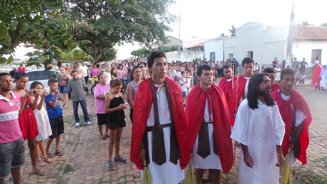 Via-crúcis leva multidão às ruas de Pimenteiras. Veja fotos  - Imagem 6