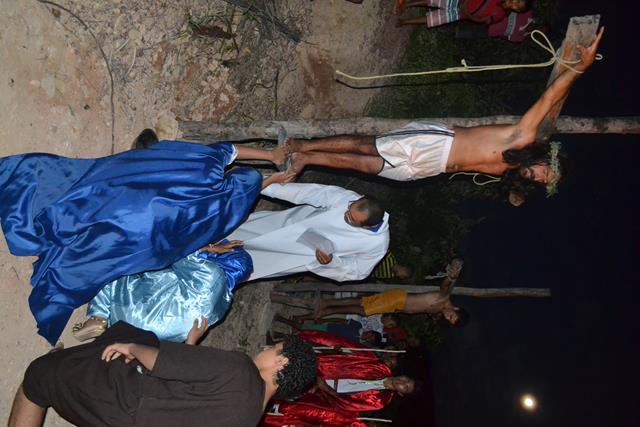 Via-crúcis leva multidão às ruas de Pimenteiras. Veja fotos  - Imagem 54