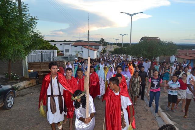 Via-crúcis leva multidão às ruas de Pimenteiras. Veja fotos  - Imagem 28