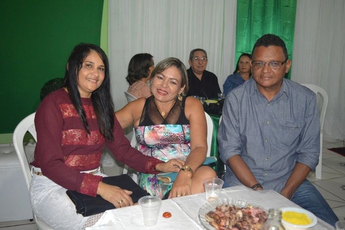 Churrasco e jantar de comemoração pela formatura em Serviço Social de Lilian Raquel. - Imagem 48