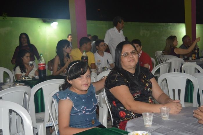 Churrasco e jantar de comemoração pela formatura em Serviço Social de Lilian Raquel. - Imagem 16