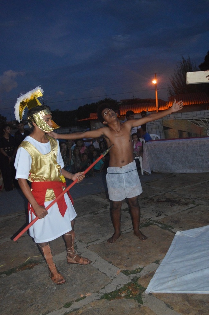 Sucesso de publico prestigiam a apresentação da encenação da Paixão e Crucificação de Cristo 2015 - Imagem 69