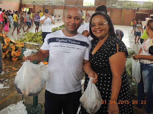 Prefeitura de Monsenhor Gil, realiza distribuição de cestas básicas  - Imagem 11