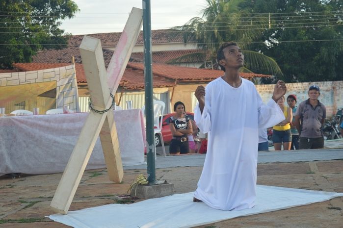 Sucesso de publico prestigiam a apresentação da encenação da Paixão e Crucificação de Cristo 2015 - Imagem 27